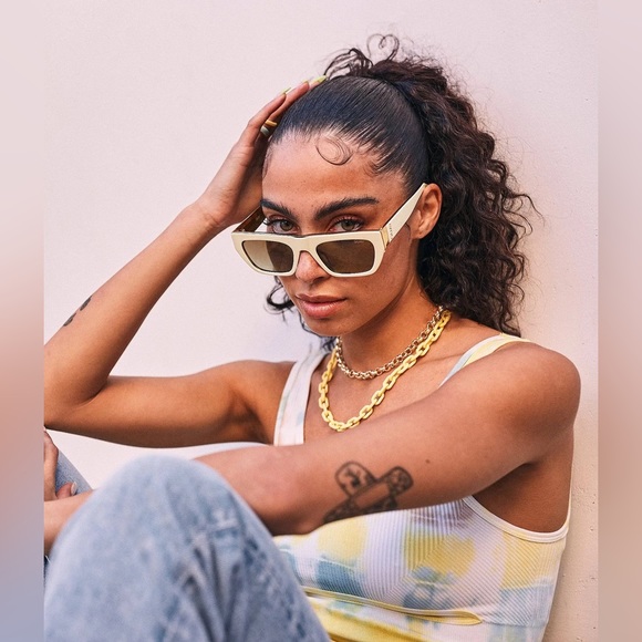 Quay Australia Unisex Dollar Signs 56mm Rectangle Sunglasses - Picture 5 of 6